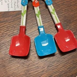 Grasslands Road Petals sugar spoons